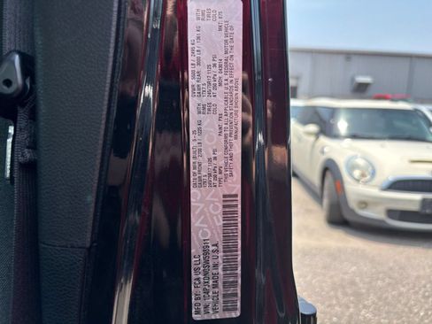 Used 2025 Jeep Wrangler Unlimited Sport AWD/4WD image 28