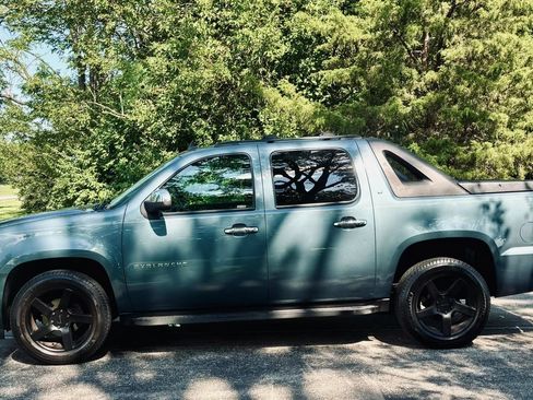 Used 2012 Chevrolet Avalanche LT w/ All-Star Edition AWD/4WD image 11