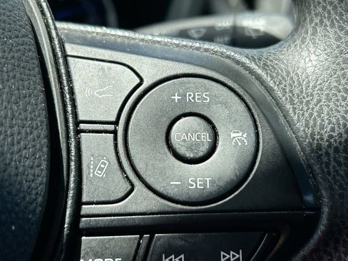 Used 2025 Toyota RAV4 LE AWD/4WD image 17