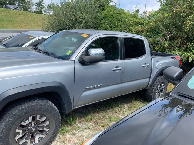 Used 2018 Toyota Tacoma TRD Off-Road AWD/4WD image 5