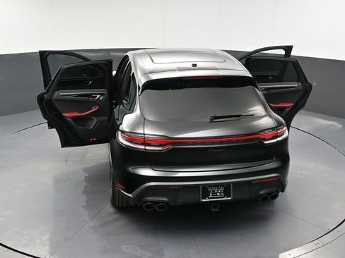 Certified 2024 Porsche Macan AWD/4WD image 33