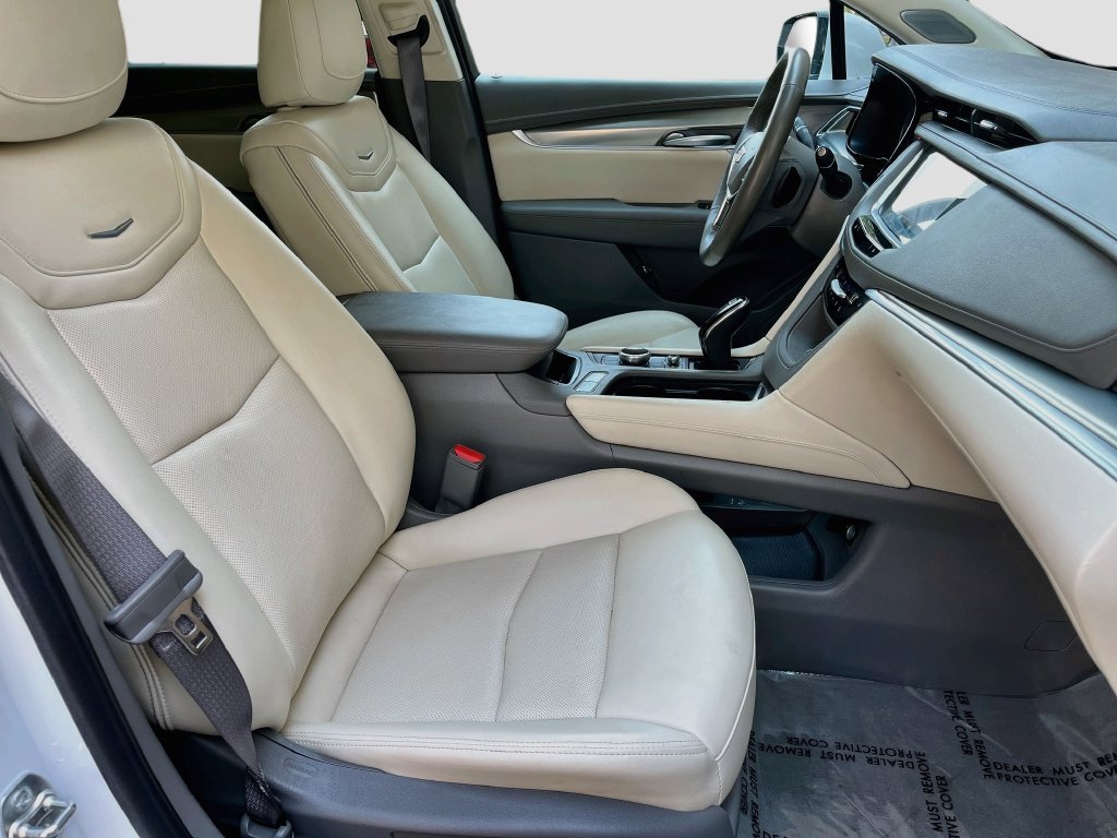 Used 2024 Cadillac XT5 Premium Luxury w/ LPO, Floor Liner Package AWD/4WD image 30