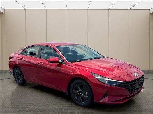Used 2022 Hyundai Elantra Blue FWD image 2