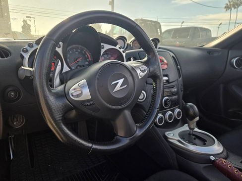 Used 2013 Nissan 370Z Roadster image 13