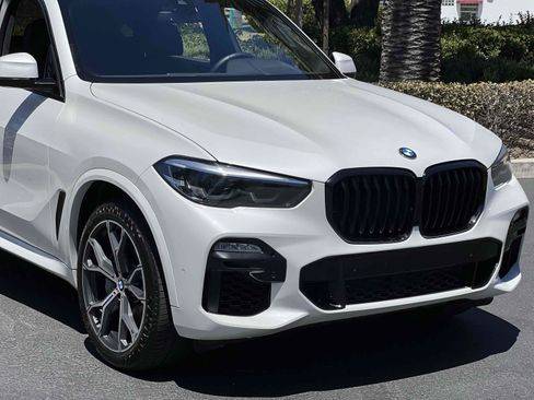 Used 2019 BMW X5 xDrive50i w/ M Sport Package AWD/4WD image 42
