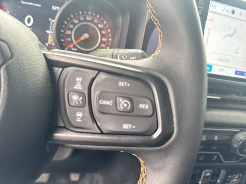 Used 2024 Jeep Gladiator Sport image 29