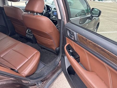 Used 2019 Subaru Outback 3.6R Touring image 16