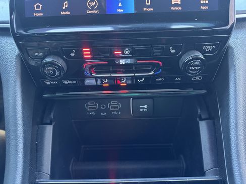 Used 2024 Jeep Grand Cherokee L Limited w/ Black Appearance Package image 19