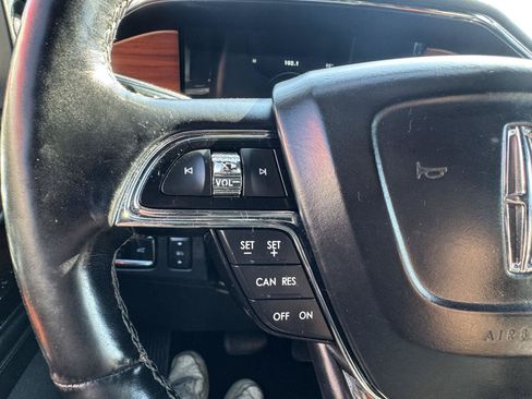 Used 2021 Lincoln Navigator L 4WD image 17