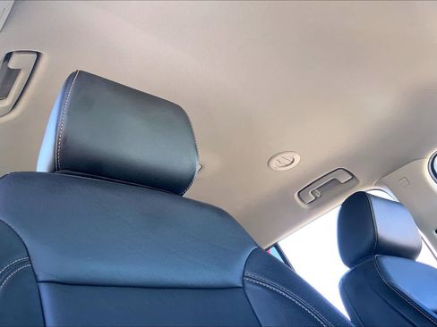 Used 2020 Chevrolet Traverse LT w/ LT Premium Package image 14