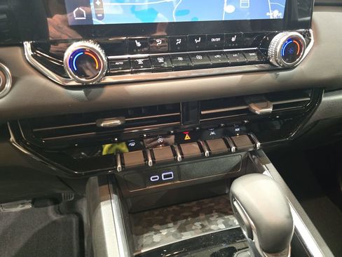 New 2026 GMC Canyon Elevation w/ Convenience Package image 24