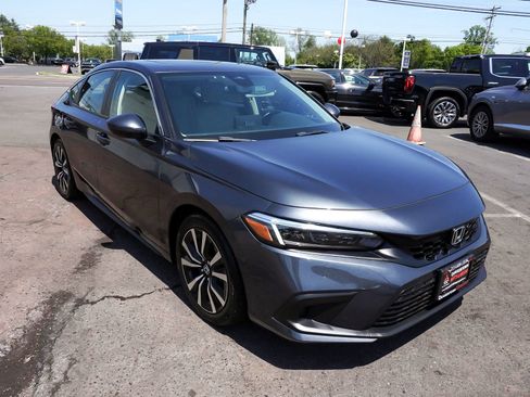 Used 2024 Honda Civic EX-L image 3
