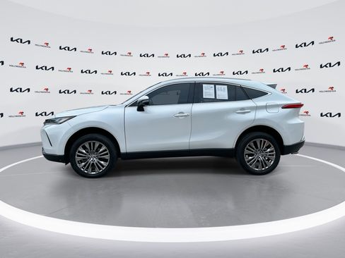 Used 2024 Toyota Venza XLE image 5