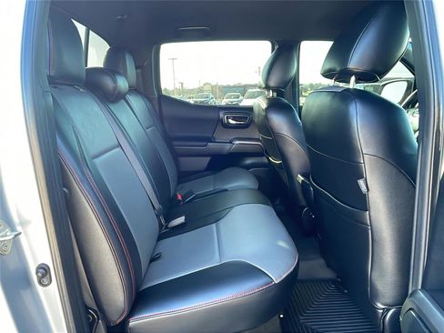 Used 2018 Toyota Tacoma TRD Off-Road image 16