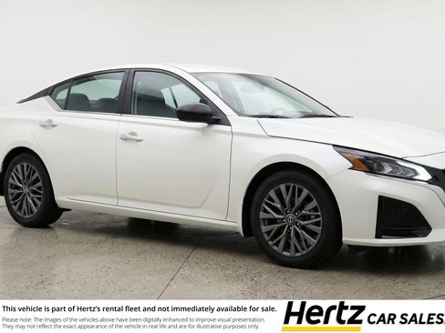 Used 2025 Nissan Altima 2.5 SV image 1