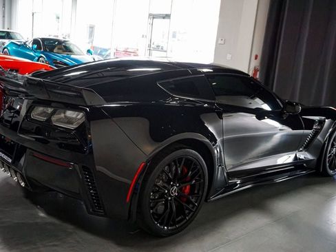 Used 2015 Chevrolet Corvette Z06 w/ 3LZ Preferred Equipment Group RWD image 32