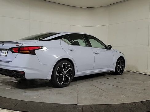 Used 2023 Nissan Altima 2.5 SR w/ SR Premium Package image 6