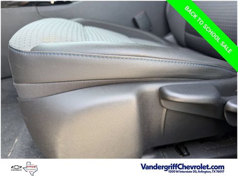 Used 2025 Chevrolet Trax LT w/ LT Convenience Package FWD image 23