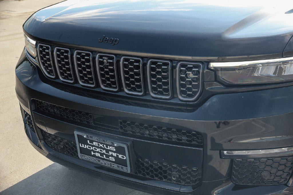 Used 2025 Jeep Grand Cherokee L Summit AWD/4WD image 9