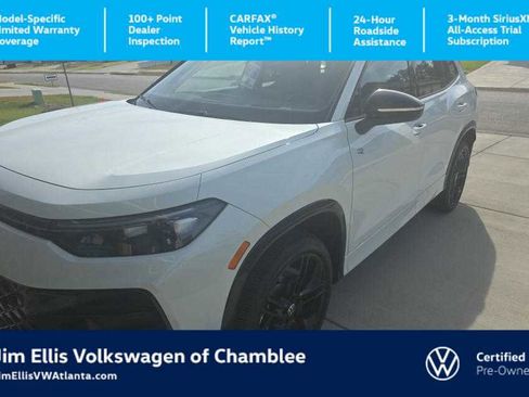 Used 2025 Volkswagen Tiguan SE R-Line image 1