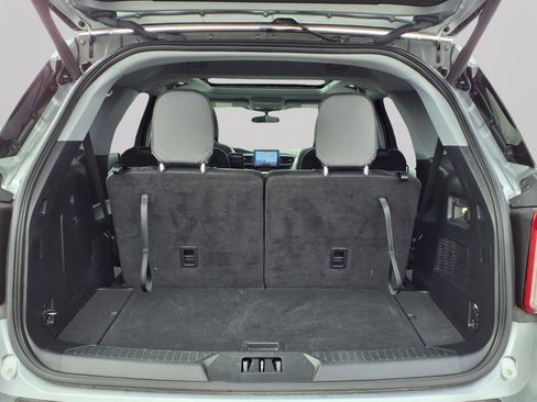 Used 2023 Ford Explorer XLT w/ Equipment Group 202A image 9