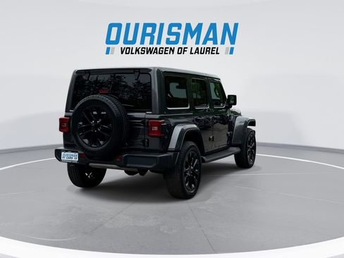 Used 2025 Jeep Wrangler Unlimited Sahara AWD/4WD image 8