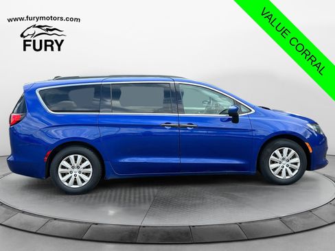 Used 2019 Chrysler Pacifica L FWD image 2