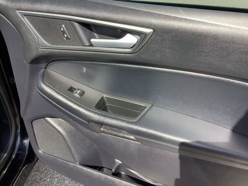 Used 2020 Ford Edge SE image 22