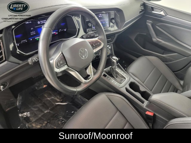 Used 2024 Volkswagen Jetta SE FWD image 13