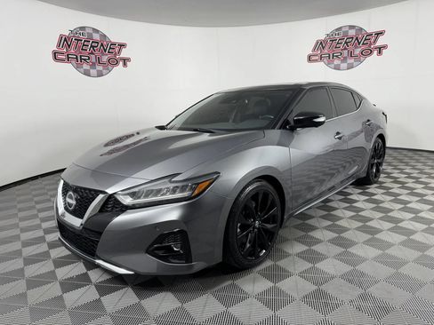 Used 2021 Nissan Maxima SR w/ Sport Mat Group FWD image 3