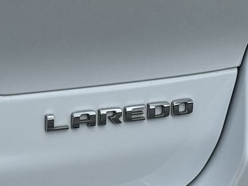 Used 2023 Jeep Grand Cherokee L Laredo image 9