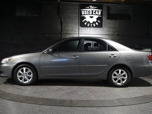 Used 2005 Toyota Camry LE image 2