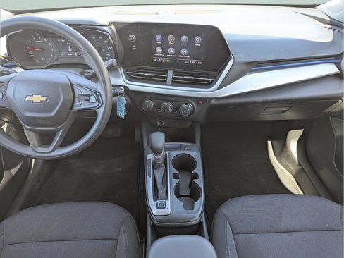 Used 2024 Chevrolet Trax LS w/ LS Convenience Package FWD image 19