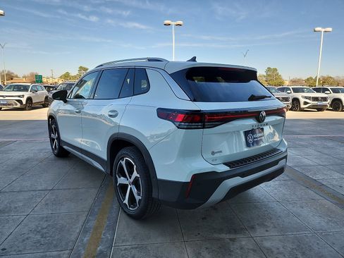 New 2026 Volkswagen Tiguan SE image 5