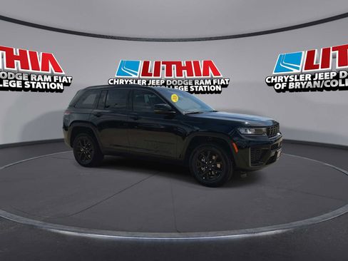 New 2026 Jeep Grand Cherokee Altitude RWD image 2