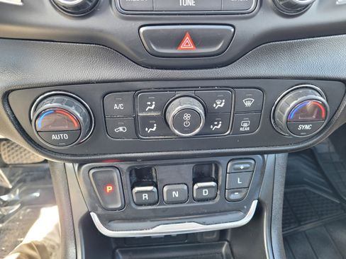 Used 2018 GMC Terrain Denali AWD/4WD image 21