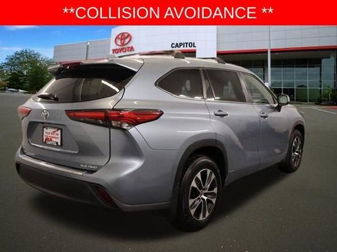 Used 2023 Toyota Highlander XLE AWD/4WD image 4