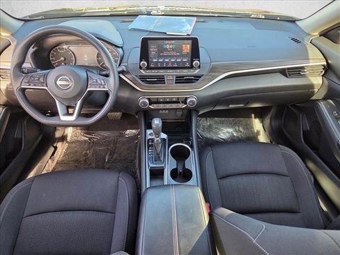 Used 2024 Nissan Altima 2.5 SV image 16
