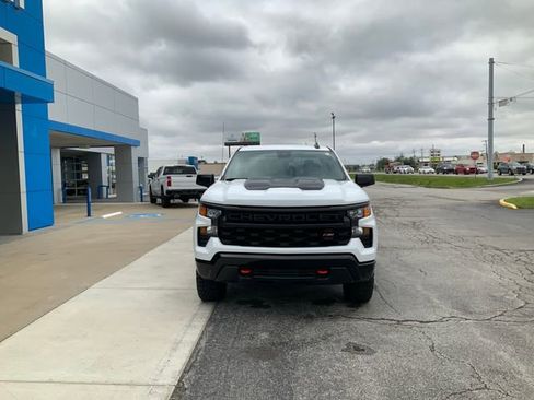 Used 2024 Chevrolet Silverado 1500 Custom Trail Boss AWD/4WD image 3