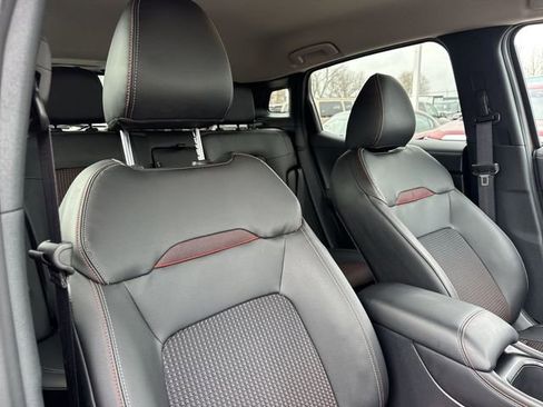 Used 2025 Nissan Kicks SR image 22