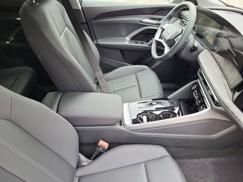 Used 2025 Audi Q5 Premium w/ Convenience Package image 17