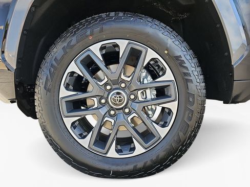 Used 2024 Toyota Tundra Limited AWD/4WD image 23