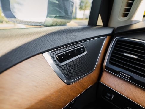 Used 2022 Volvo XC90 T6 Momentum w/ Climate Package image 32