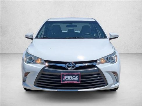 Used 2016 Toyota Camry LE FWD image 2