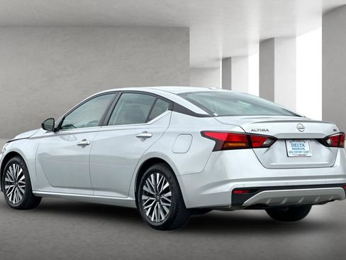 Used 2024 Nissan Altima 2.5 SV FWD image 6
