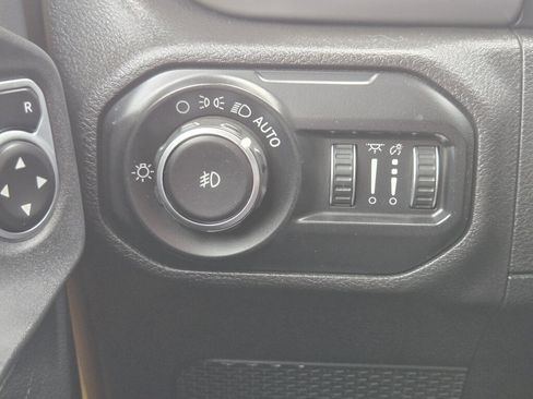 Used 2019 Jeep Wrangler Unlimited Sport S AWD/4WD image 15