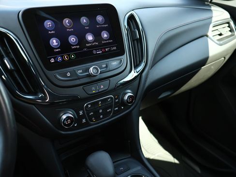 Used 2022 Chevrolet Equinox RS w/ Infotainment Package image 18