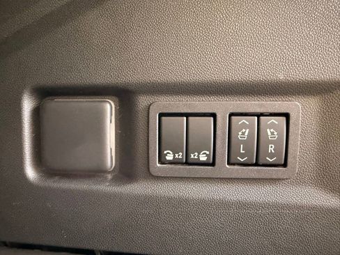 Used 2023 Chevrolet Tahoe High Country AWD/4WD image 9