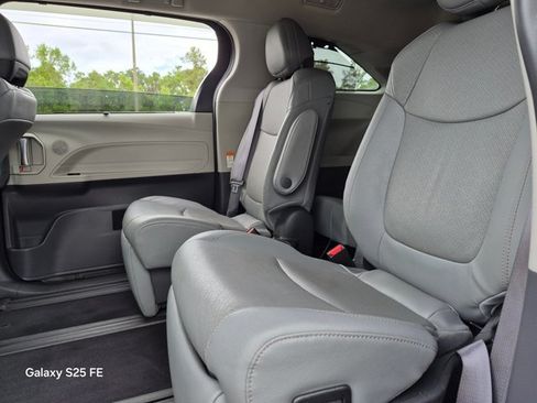 Used 2022 Toyota Sienna Limited AWD/4WD image 20