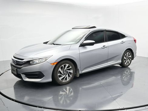 Used 2018 Honda Civic EX image 4